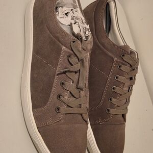 G.H. Bass & Co. Men's Brown Suede Low-Top Sneakers